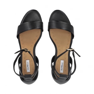 Sandalia con herraje en piel color negro Quirelli estilo 300302