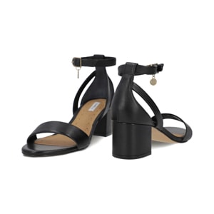 Sandalia con herraje en piel color negro Quirelli estilo 300302