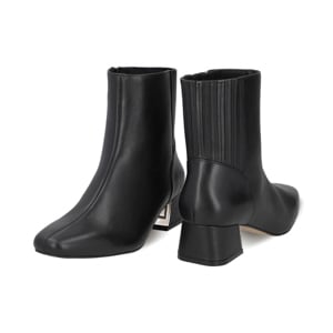 Botín en piel color negro Quirelli estilo 300805
