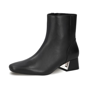 Botín en piel color negro Quirelli estilo 300805