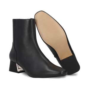 Botín en piel color negro Quirelli estilo 300805