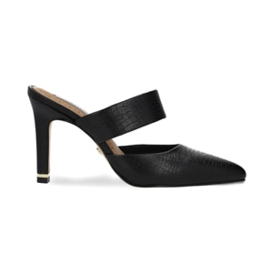 Zapatilla con pulsera en piel color negro Quirelli estilo 302402